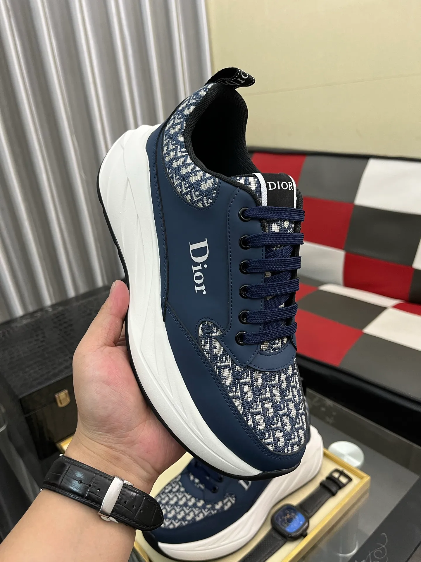 Ex-factory price: 438⌚️⌚️[Dior] Dior’s new men’s genuine leather casual shoes, the highest version on the market, any comparison is welcome🆚! The original leather has excellent texture and is super high-end! Fetal sheep net lining imported from Italy, removable pad! Luxurious materials and fine workmanship, highly recommended! Code number: 38-443️⃣Colors available